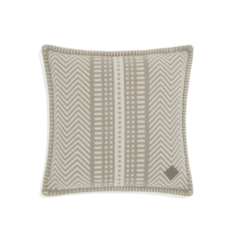 dekorativna-vuzglavnica-atacama-50x50-zen-white-loro-piana