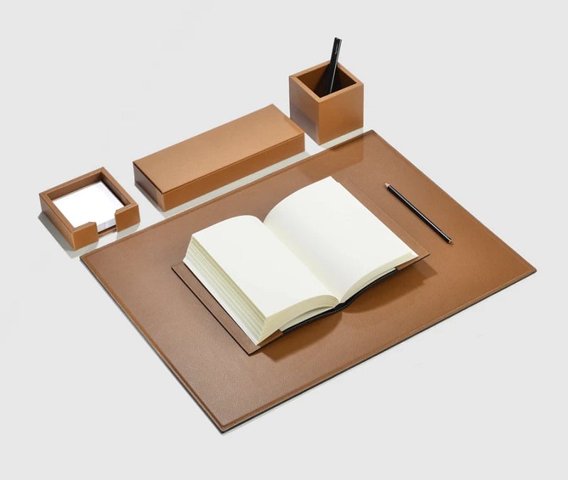 подложка за бюро pinetti desk pad with side bands camel