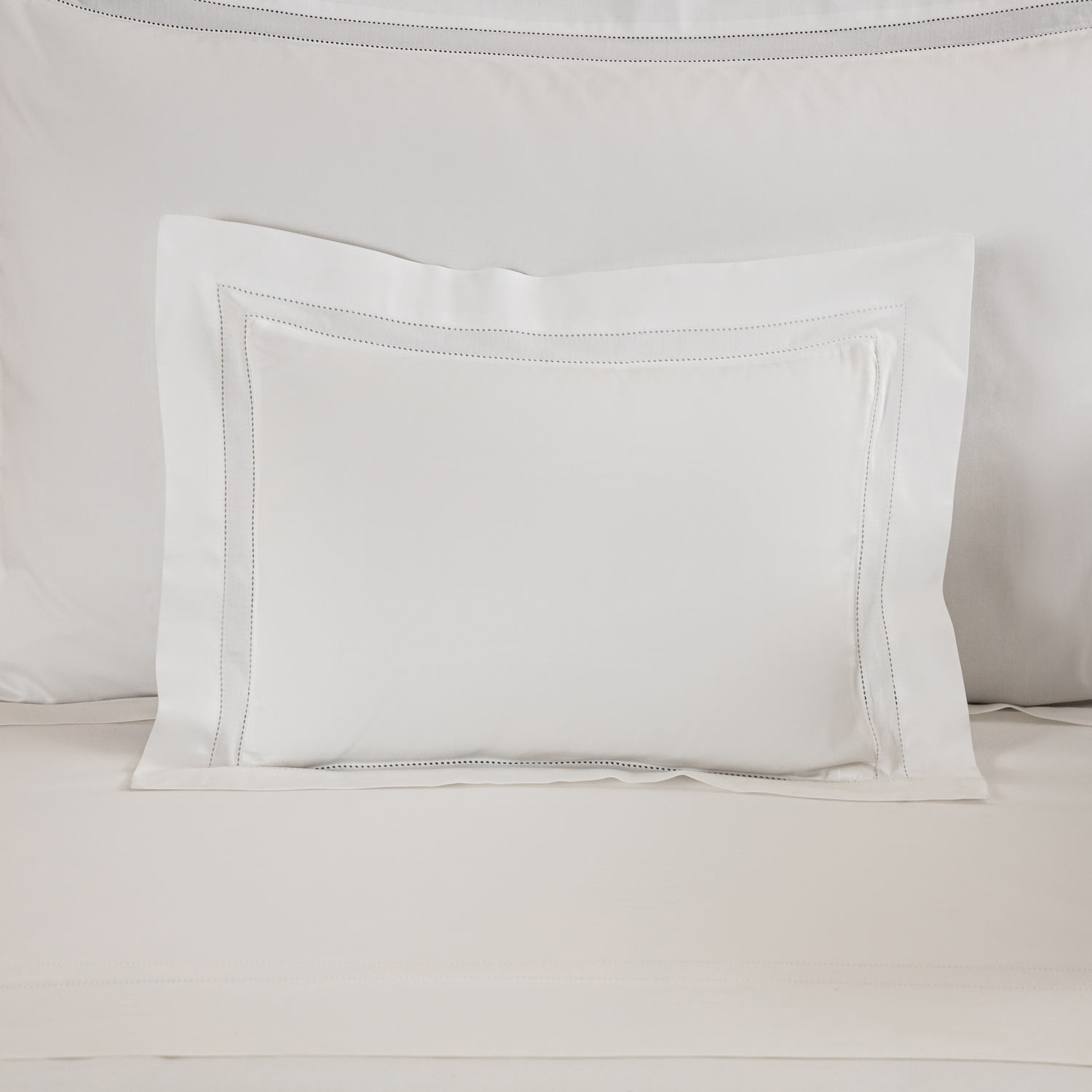 kalufka-za-vuzglavnica-doppio-ajour-boudoir-milk-30x40-frette калъфка за възглавница frette doppio ajour boudoir milk 30x40
